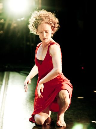 Emily_Coates_by_Peter_Gannushkin-02